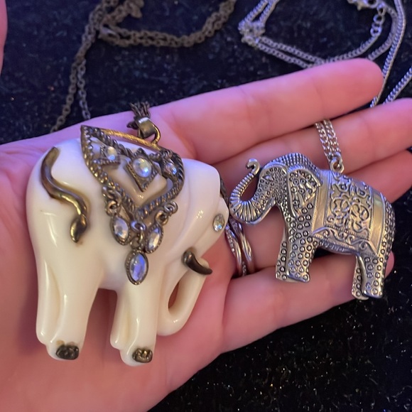 Elephant bundle! White with metal and diamond (fake), silver with designs 🐘 - Picture 5 of 5